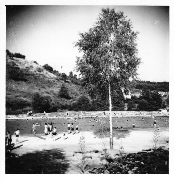 koupaliště Holá Hostýn, pohled od cesty od masny fotografie Brokešovi (rok asi 1942)