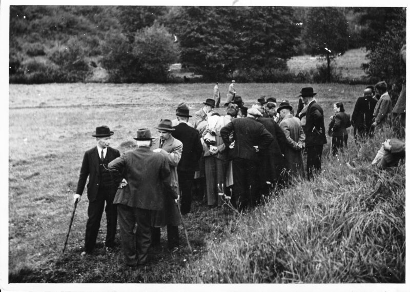 nad plány koupaliště, zastupitelé města na místě Holá Hostýn (asi 1940), fotografie Brokešovi